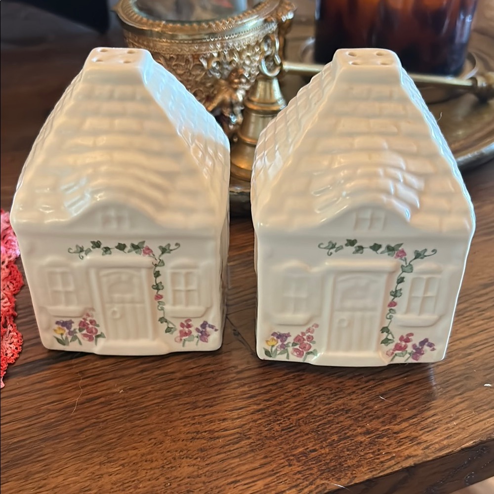 Pfaltzgraff Cape May Cottage Salt and Pepper Shakers - Cream with Floral Accents - Picture 6 of 6